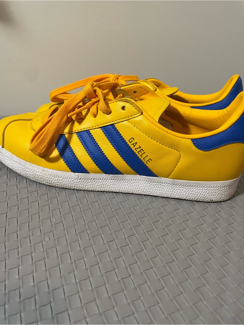 Adidas Mens size 9.5 Gazelle UANL TigreS Mexican Football Sneakers -